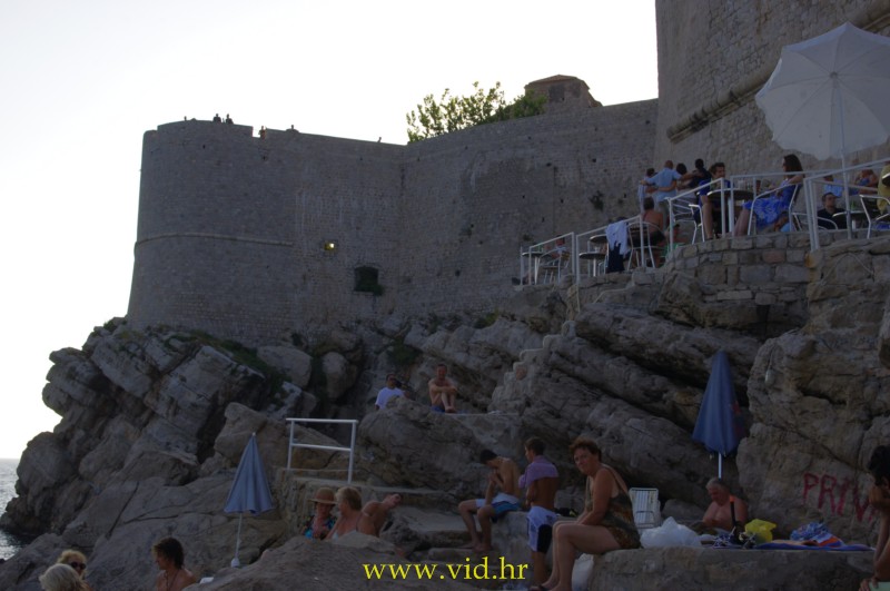 (74)